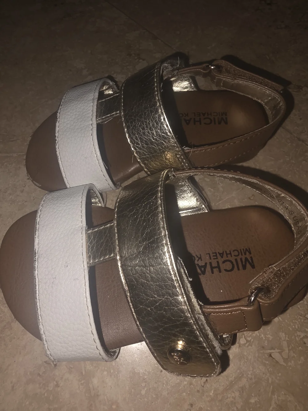 Michael Kors Girls Metallic Gold & White Strap Sandals – Size 7